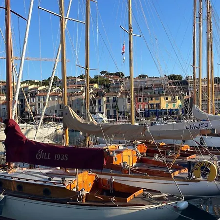 Couette-café Cosy Avec Terrasse Arborée, Cassis, Calme, Parking, à 10 Min Cassis