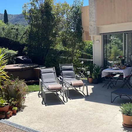 Couette-café Cosy Avec Terrasse Arborée, Cassis, Calme, Parking, à 10 Min Cassis