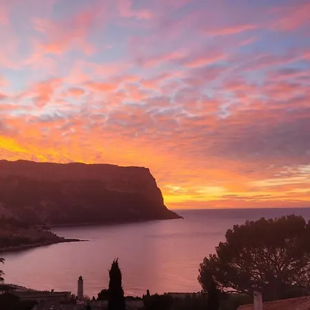 Cosy Avec Terrasse Arborée, Cassis, Calme, Parking, à 10 Min