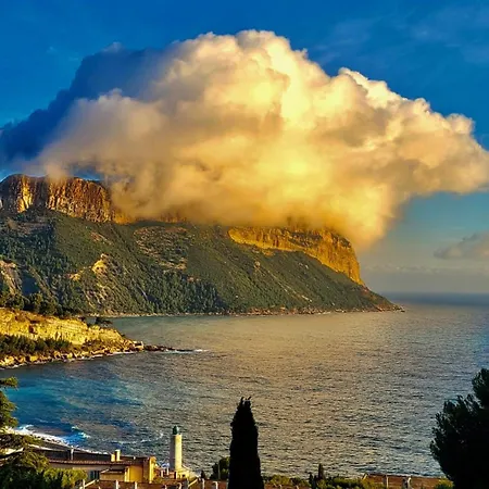 Cosy Avec Terrasse Arborée, Cassis, Calme, Parking, à 10 Min Couette-café Cassis